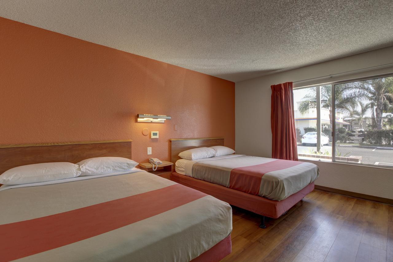 Motel 6-Santa Ana, Ca - Irvine - Orange County Airport Стая снимка