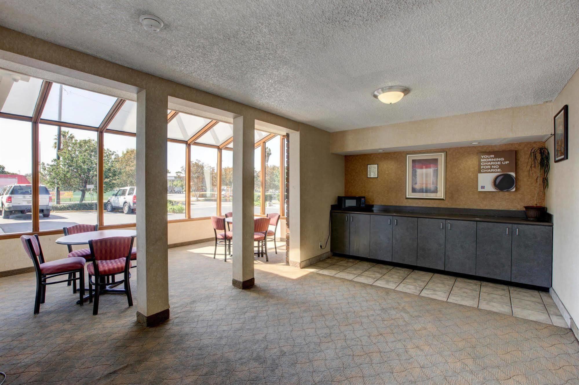 Motel 6-Santa Ana, Ca - Irvine - Orange County Airport Екстериор снимка