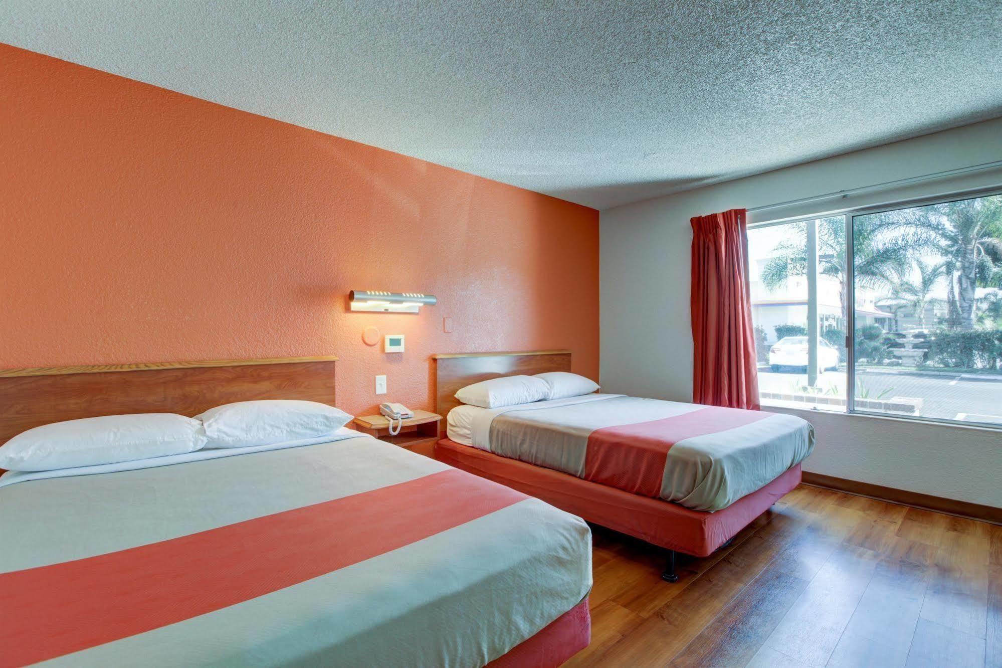 Motel 6-Santa Ana, Ca - Irvine - Orange County Airport Екстериор снимка