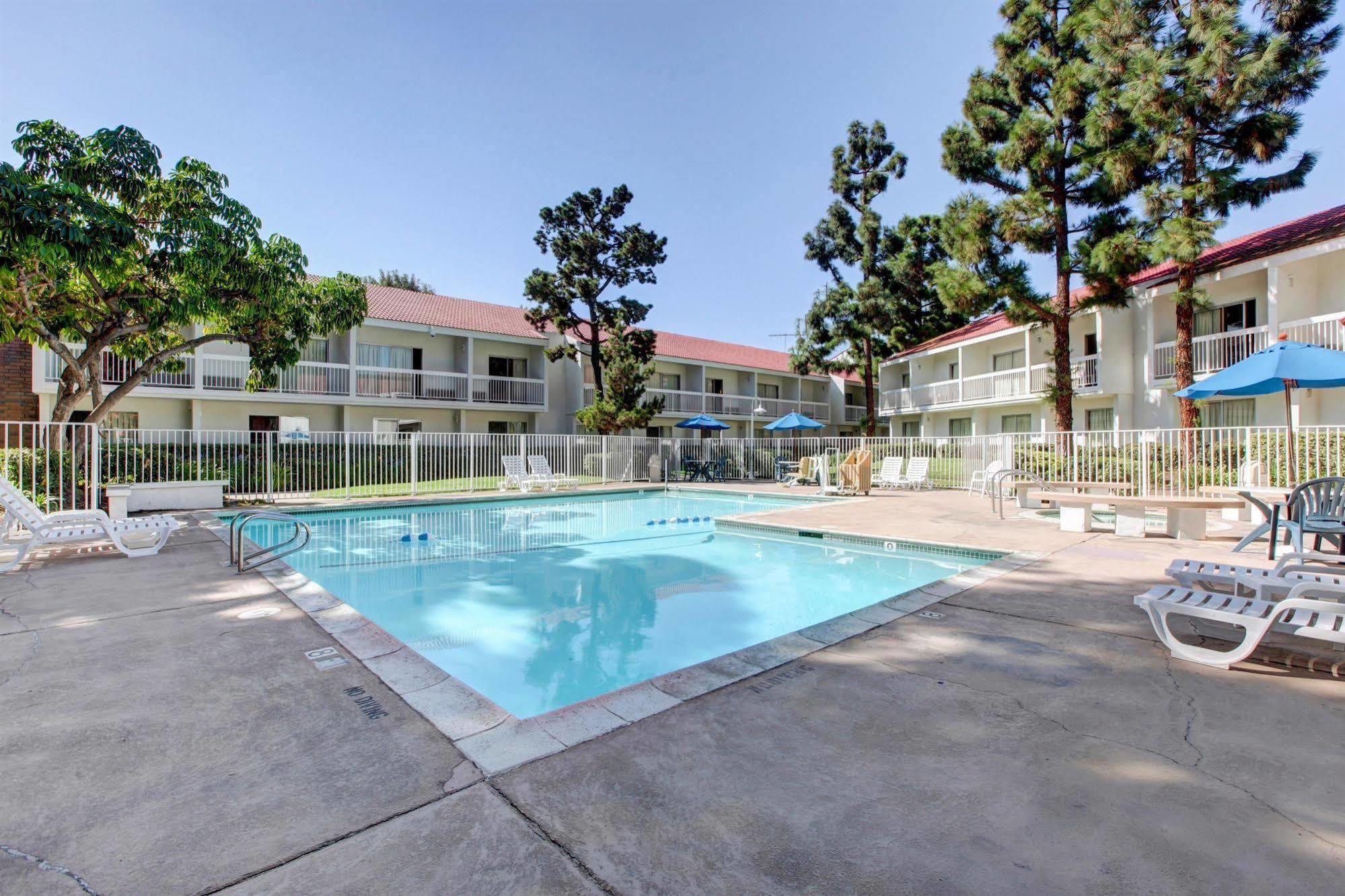 Motel 6-Santa Ana, Ca - Irvine - Orange County Airport Екстериор снимка