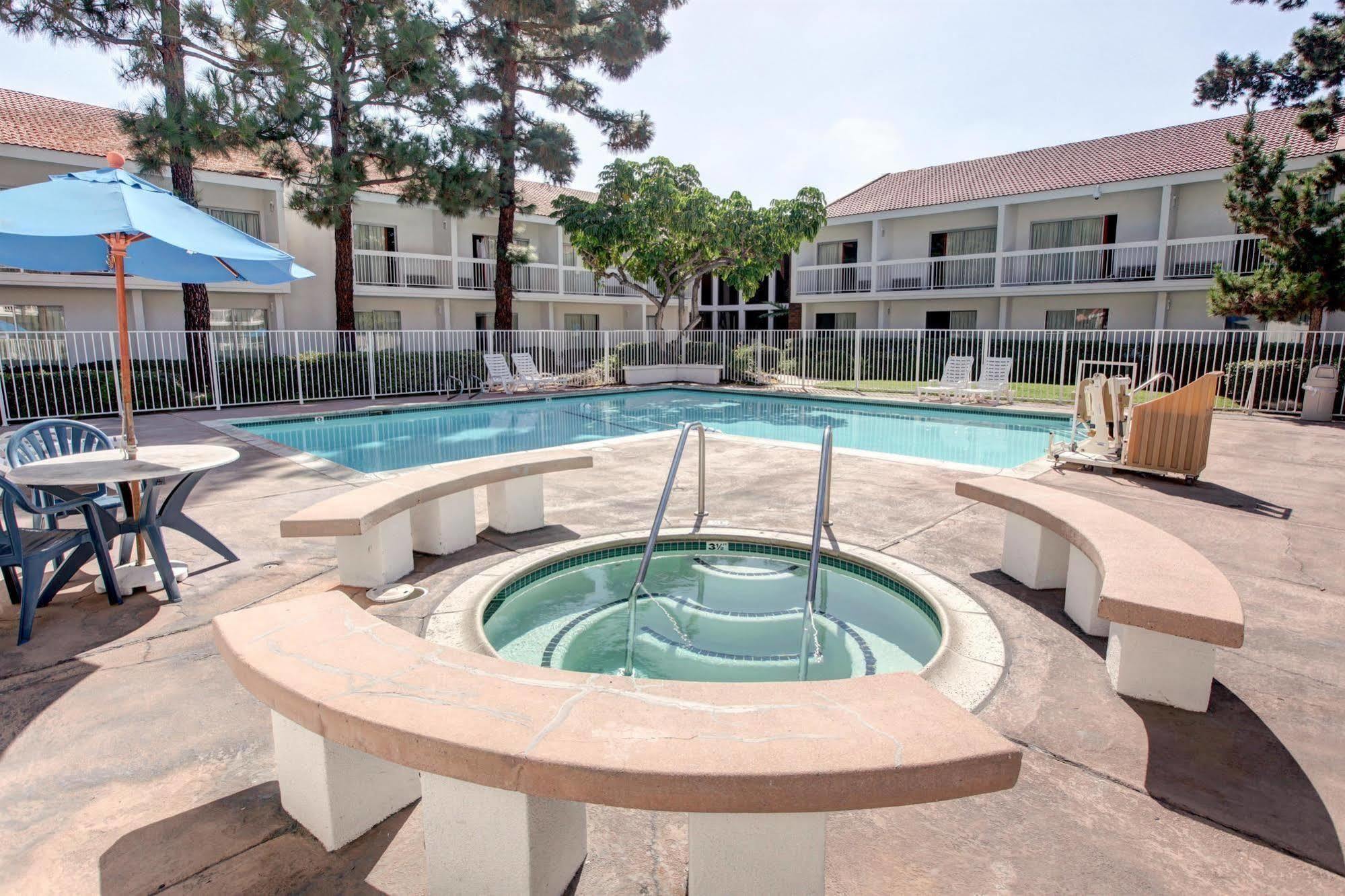 Motel 6-Santa Ana, Ca - Irvine - Orange County Airport Екстериор снимка