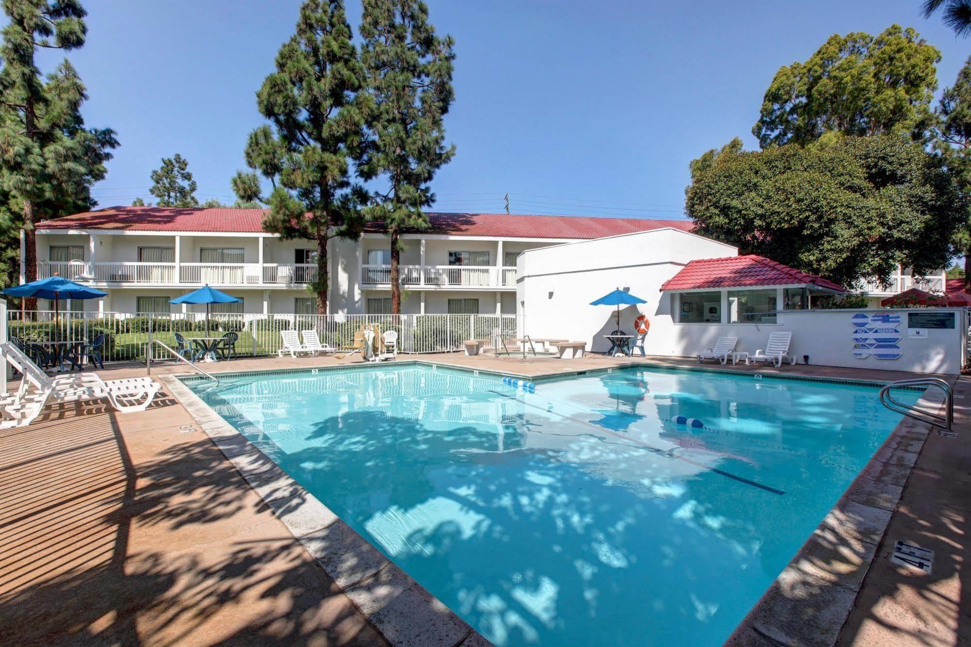 Motel 6-Santa Ana, Ca - Irvine - Orange County Airport Екстериор снимка
